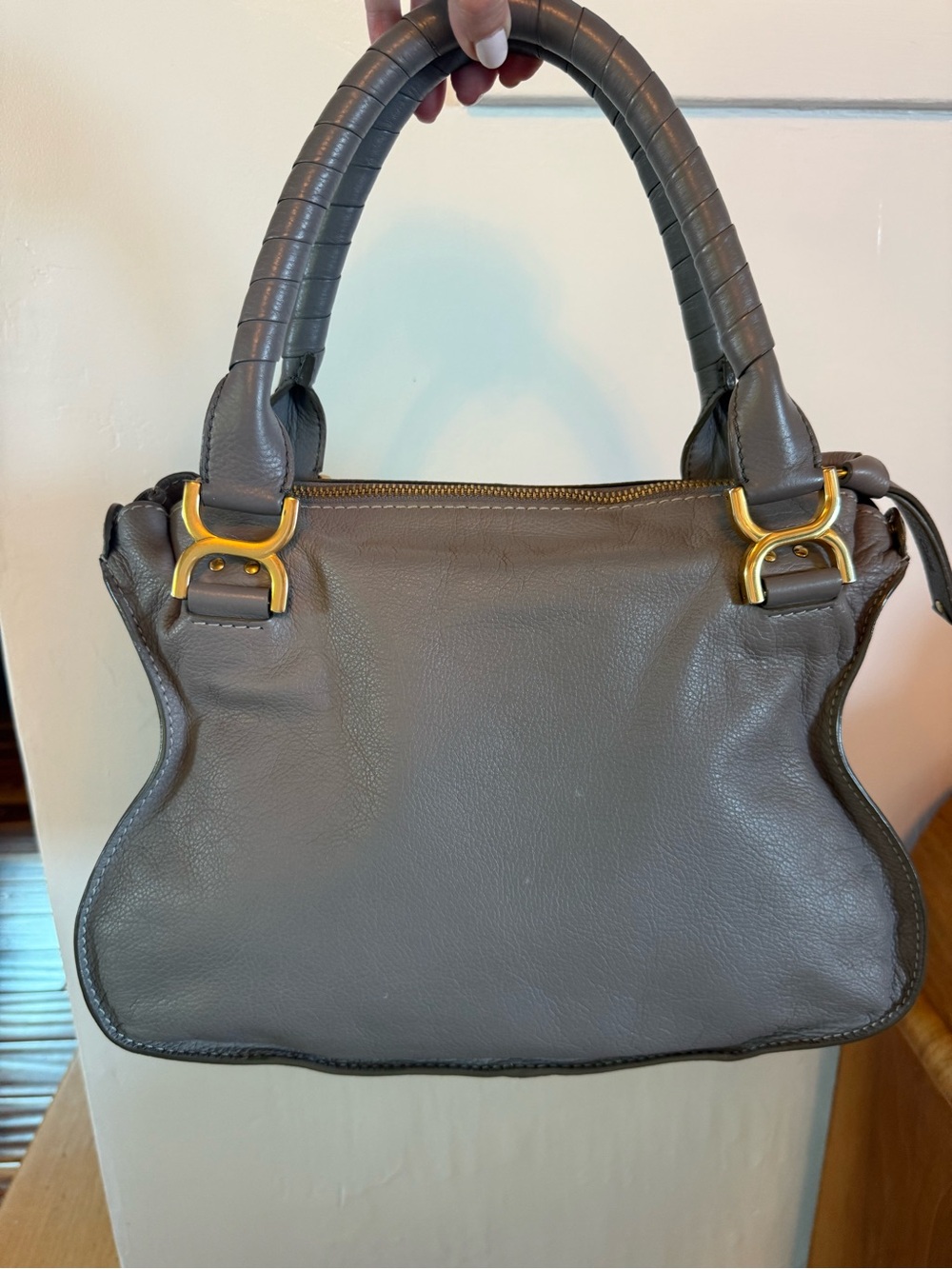 Chloe Gray Leather Shoulder Bag with Gold Hardware - Picture 2 of 13